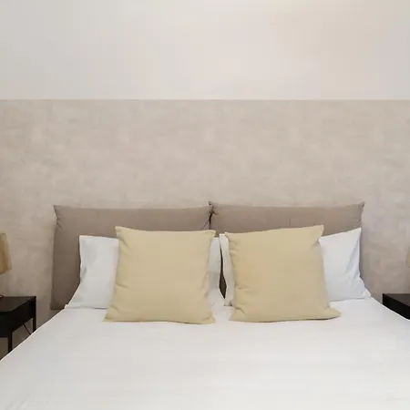 Stylish In Bocconi With Patio - Porta Romana Apartment Mailand